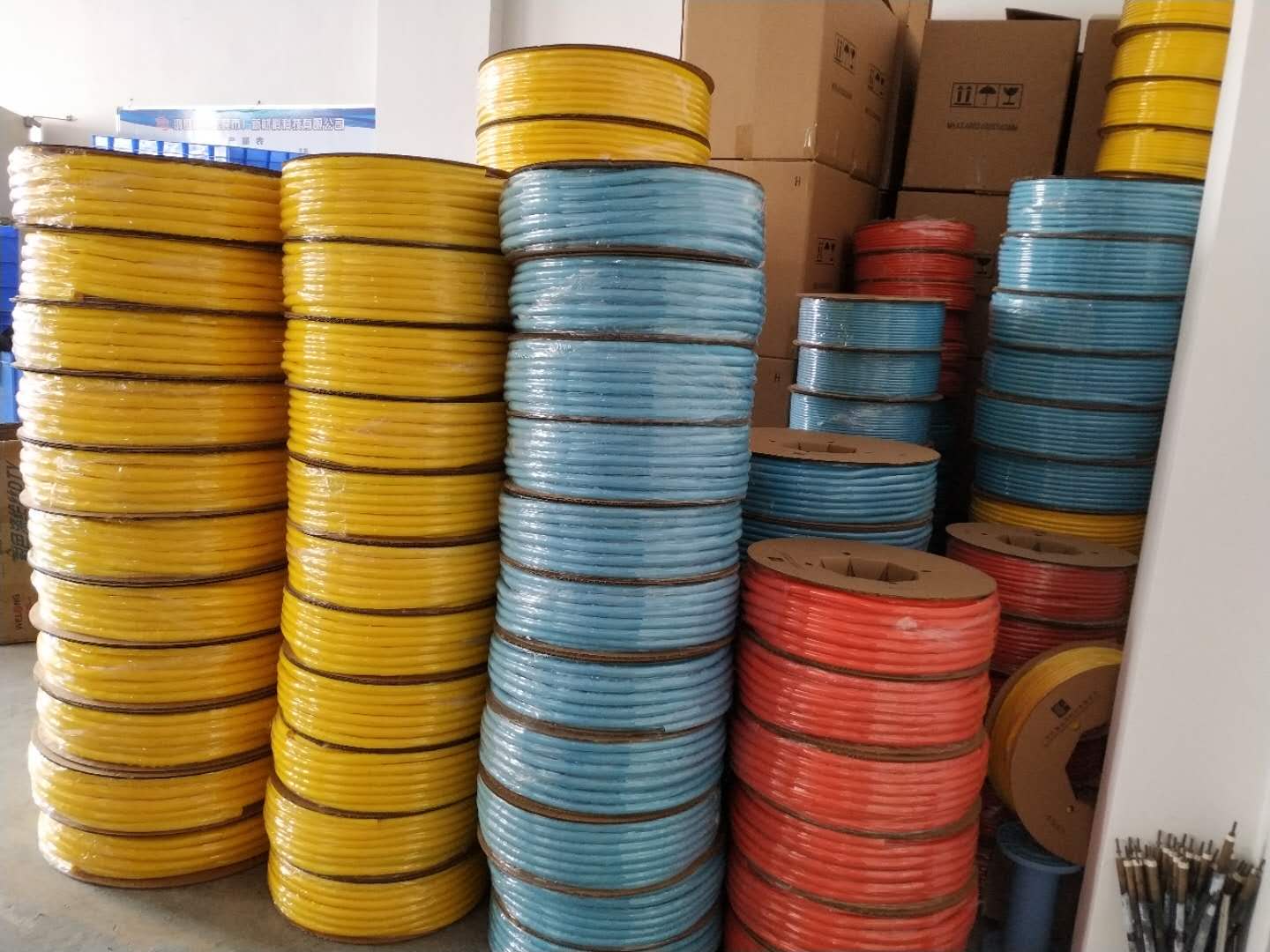 彩色開口自卷式套管大量生產(chǎn)中歡迎下單！